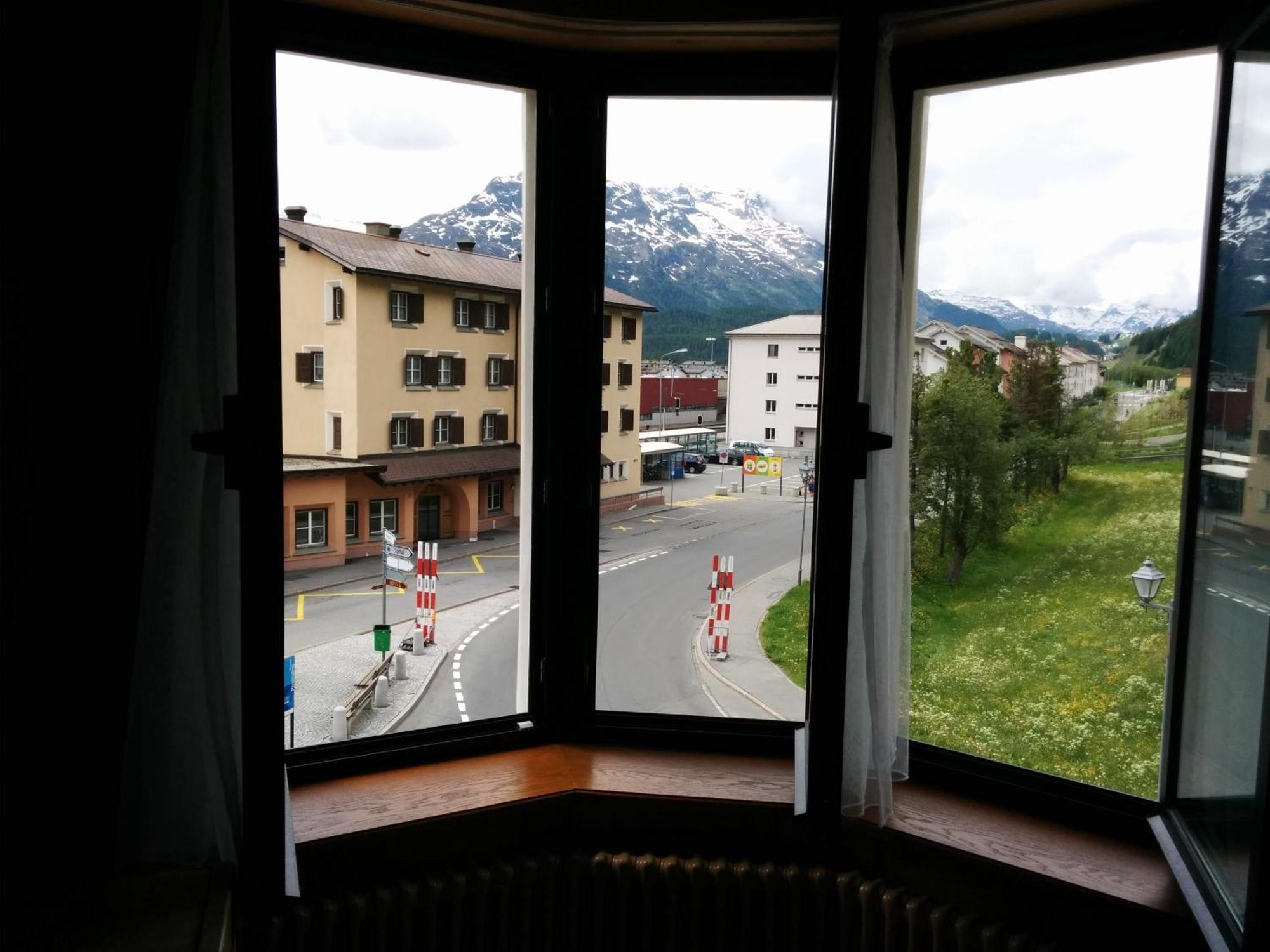 Hotel Terminus Samedan Oda fotoğraf