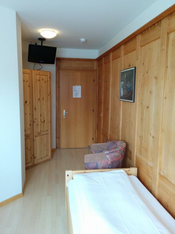 Hotel Terminus Samedan Oda fotoğraf