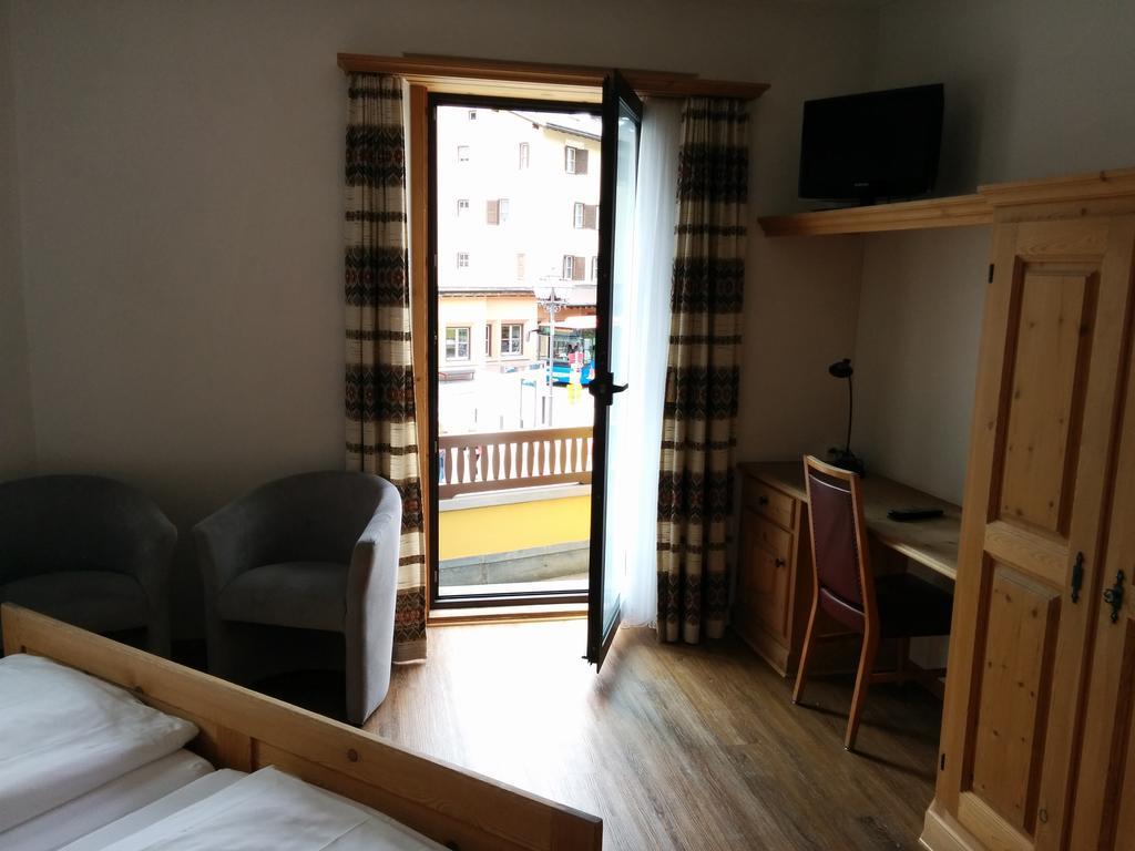 Hotel Terminus Samedan Oda fotoğraf