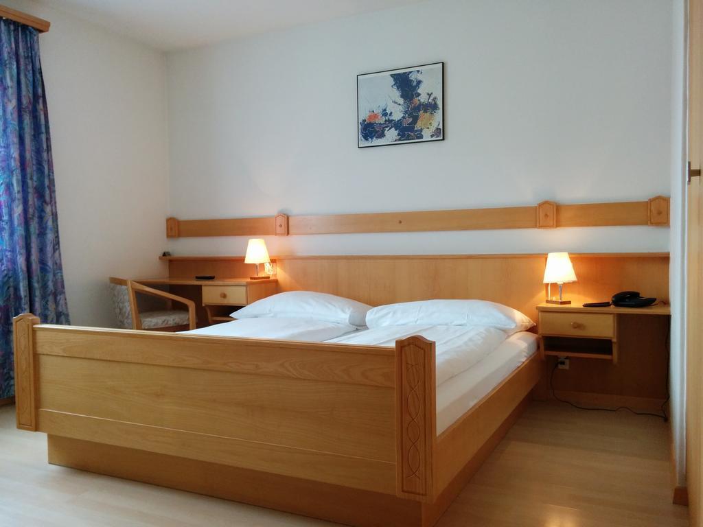 Hotel Terminus Samedan Oda fotoğraf