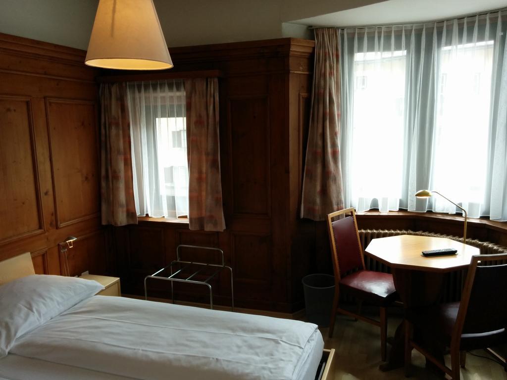 Hotel Terminus Samedan Oda fotoğraf