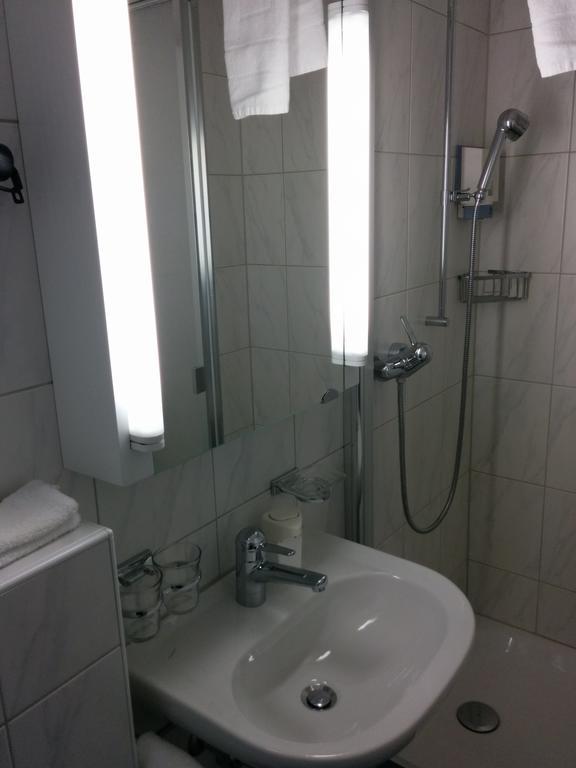 Hotel Terminus Samedan Oda fotoğraf